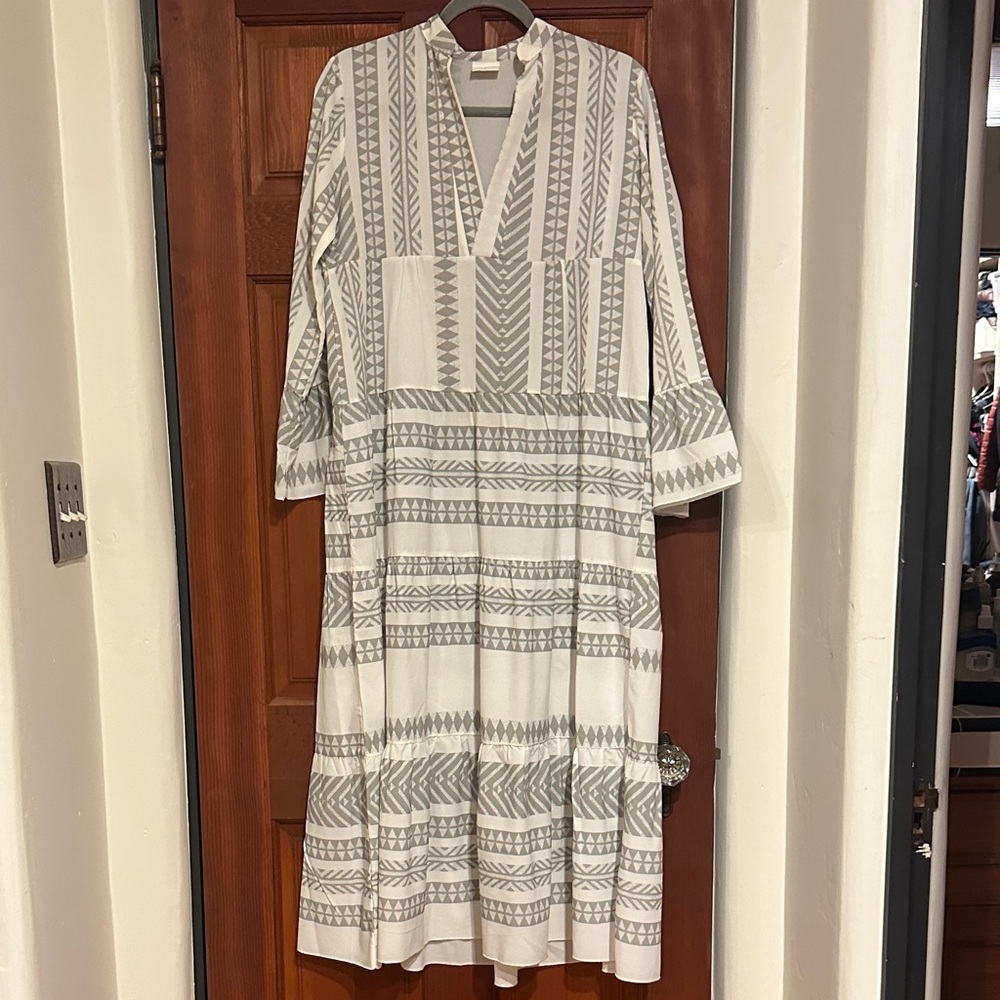 Elegant Gray Patterned Long Sleeve Dress